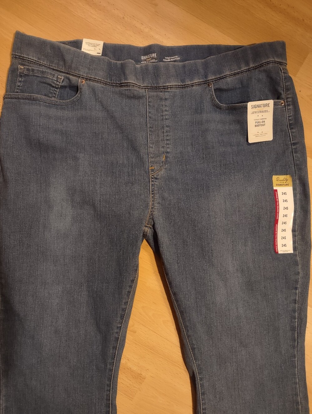 Signature Gold Levi Strauss Women’s Mid Blue Pull-On Jeans Size 24